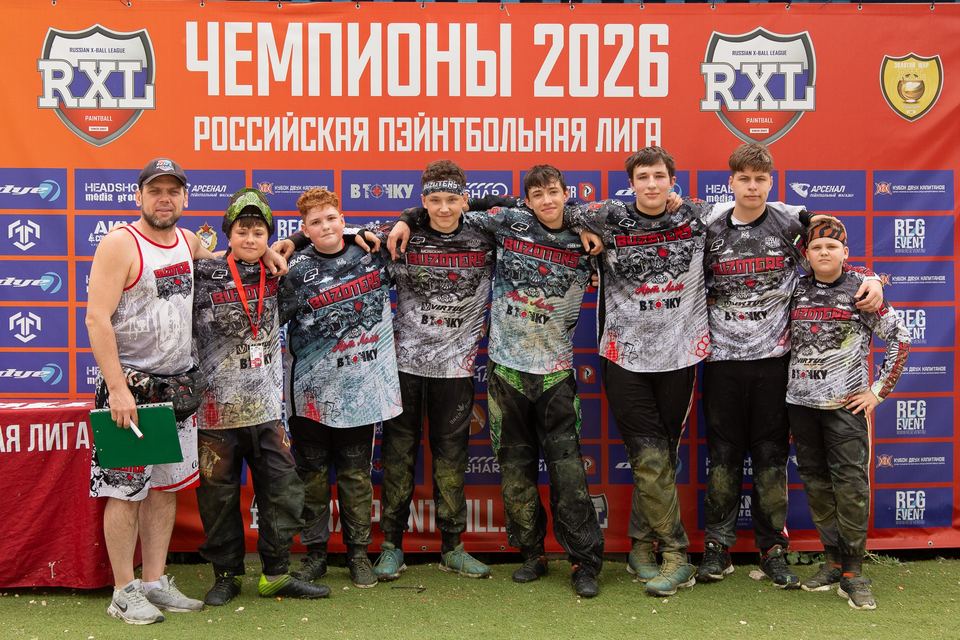 Бузотёры Ю16, победители «Золотого шара» второй год подряд